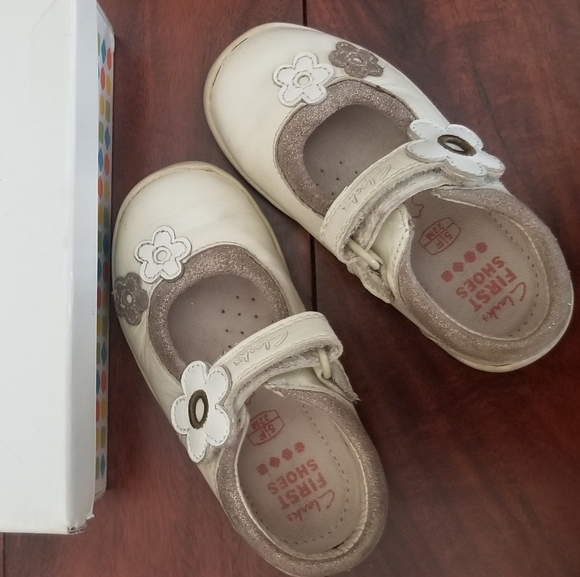 GUC CLARKS FIRST SHOES LEATHER DRESS SHOES - Picture 3 of 6